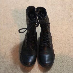 LOWEST PRICE Women’s Size 6 ankle lace up Bootie